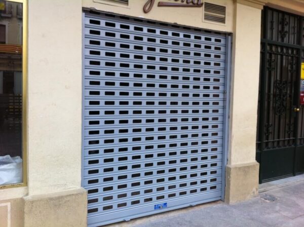 Cierre enrollable acero galvanizado. Lama troquelada - Imagen 7